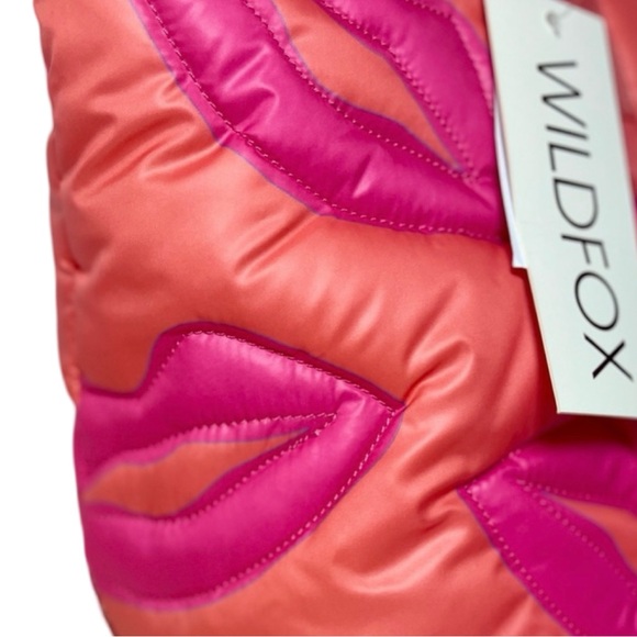 Wildfox NWT Fun Pink Peach Quilted Lips Puffy Beach Travel Tote - Picture 2 of 8